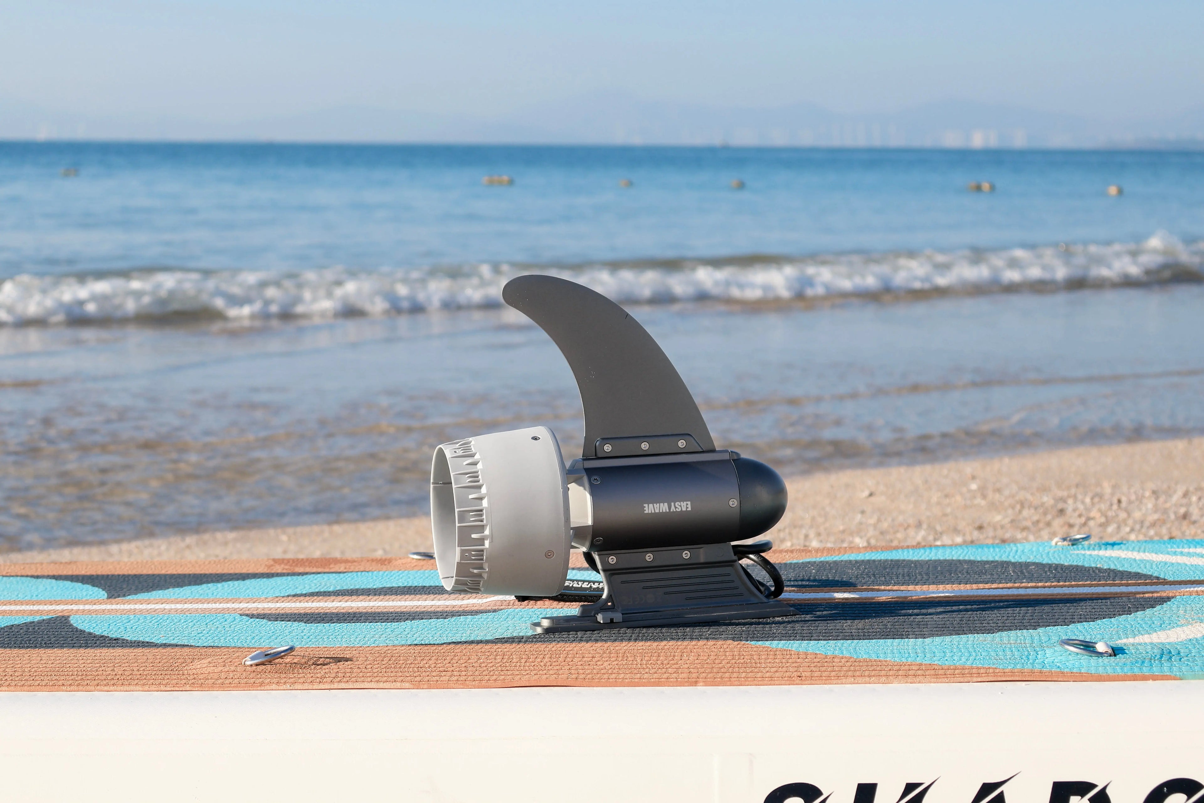 Y02 electric fin on the paddle board
